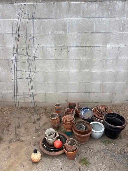 Photo of free Garden Pots and Tomatoe Climbers (La Tijera Village) #1