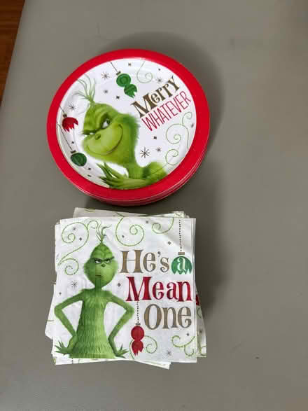 Photo of free Xmas grinch plates and napkins (95070) #1