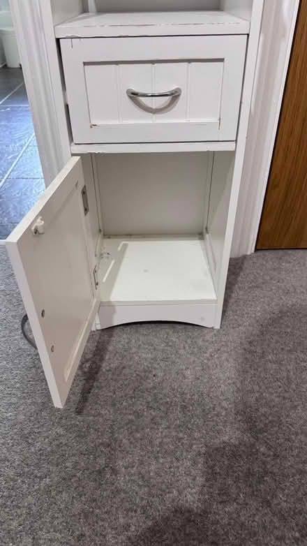 Photo of free White bathroom cabinet (Top Amersham HP6) #2
