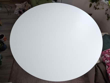 Photo of free white round dining table (G42) #2