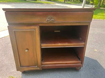 Photo of free Salad Wood computer desk (Downers Grove) #1