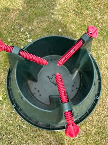 Photo of free Christmas tree stand (GU1) #4