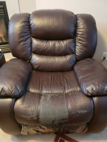 Photo of free loves eat and chair (Barrhaven) #1