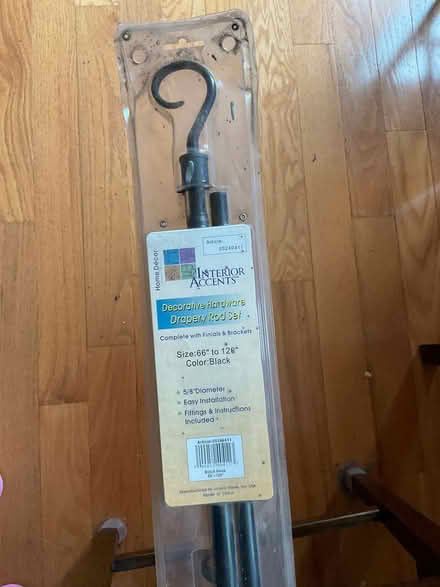 Photo of free expandable curtain rod (Mohegan Lake) #1