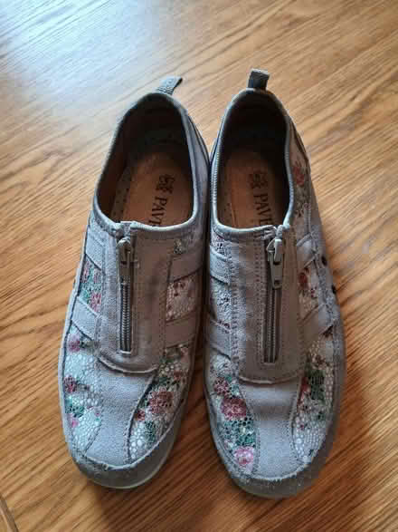 Photo of free Size 6 trainers (Parkhead EH11) #1