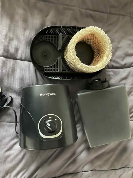 Photo of free Honeywell Cool Mosture Humidifier (Spuyten Duyvil / Riverdale) #1