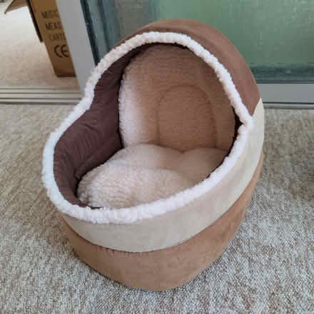 Photo of free Cat bed (OX4 Rose Hill) #2