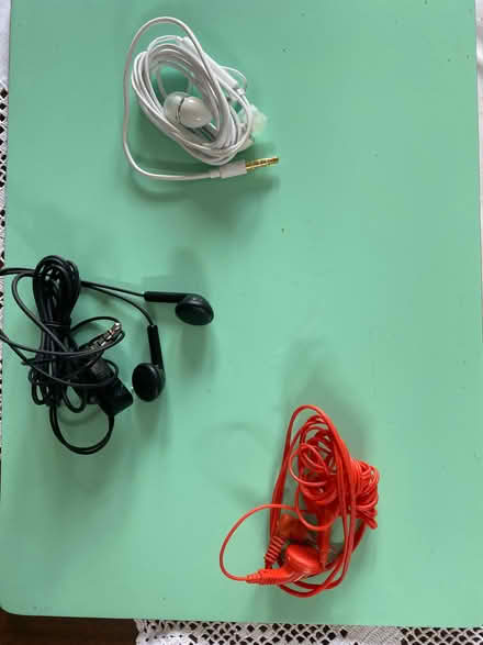 Photo of free Ear pods (Caversham Heights RG4) #1