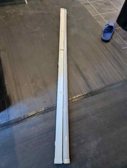 Photo of free Fluorescent light fitting 5'/152cm, with bulb (Heaton Norris SK4) #2
