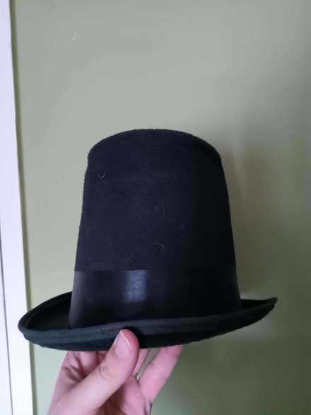 Photo of free Top hat (costume) (Altofts WF6) #1