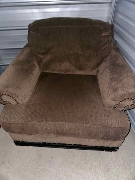 Photo of free Comfy oversized chair (Glasco) #4