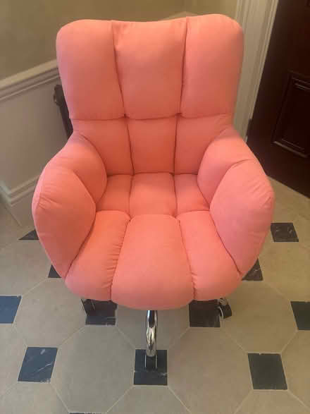 Photo of free Swivel chair pink (Nw7) #2
