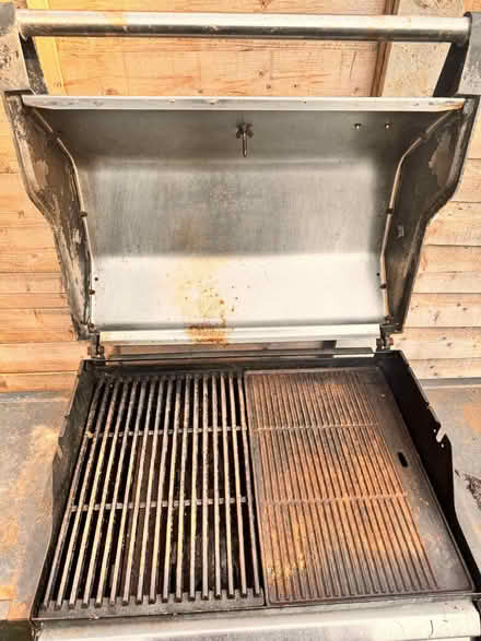 Photo of free BBQ , gas bottle not incldued (CH42) #4