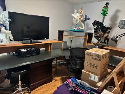 Photo of free huge desk and office chair (Saltillo) #2