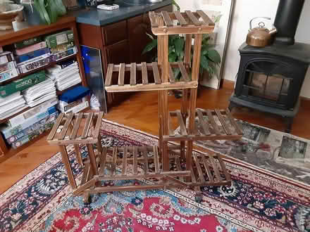 Photo of free plant stand (near Princeton airport) #1