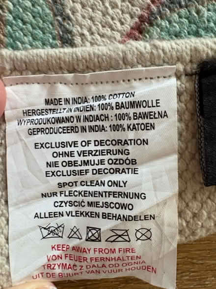 Photo of free Small floral rug (Mount Florida G44) #3