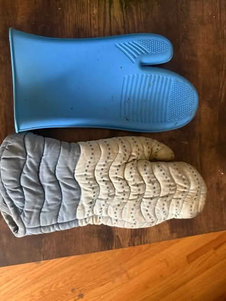 Photo of free Various oven mitts (Kensington, Brooklyn) #1