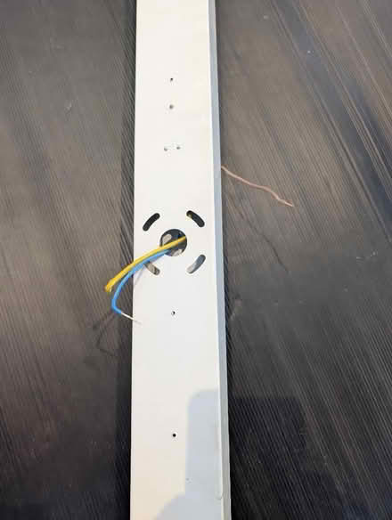Photo of free Fluorescent light fitting 5'/152cm, with bulb (Heaton Norris SK4) #3