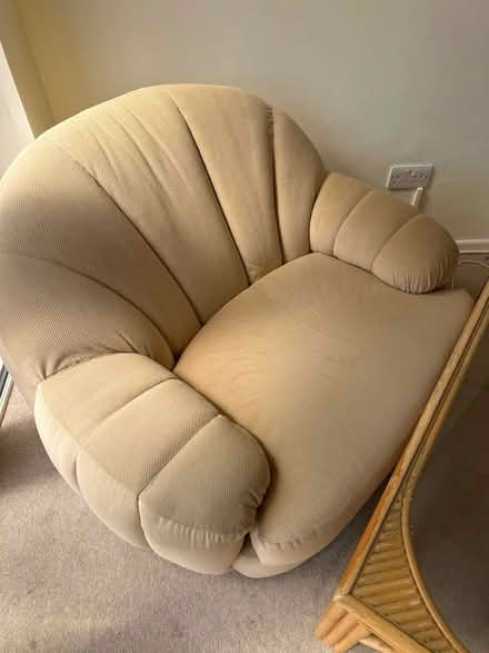Photo of free 3 peice sofa suite (East Tilbury RM18) #1
