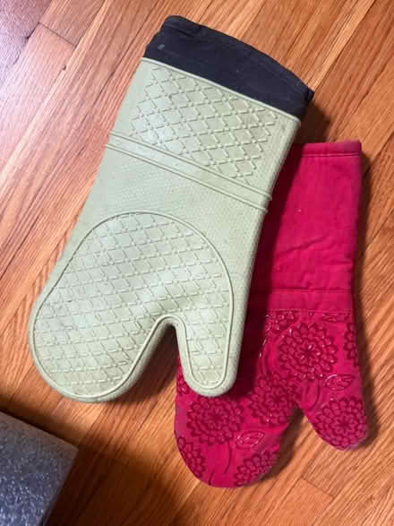 Photo of free Various oven mitts (Kensington, Brooklyn) #2