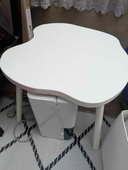 Photo of free Kids desk (BR1) #1