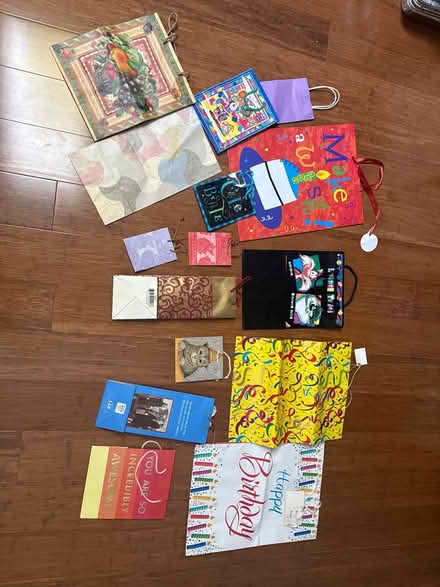 Photo of free Birthday and Xmas gift bags (95070) #1
