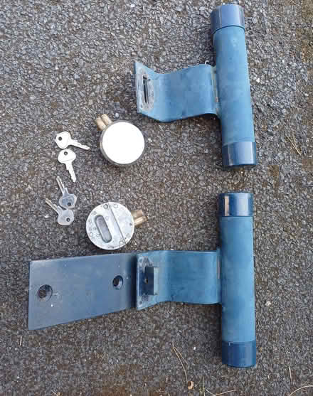 Photo of free Garage defender x2 (Willaston CH64) #1