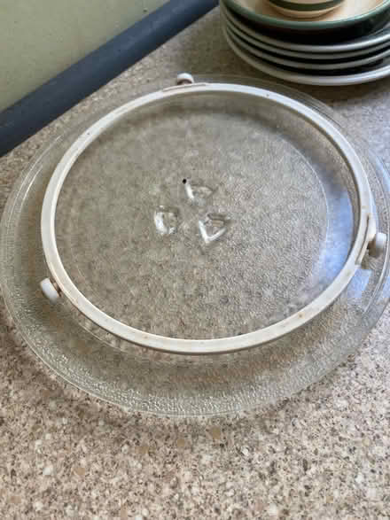 Photo of free Microwave plate and turning ring (Oxford-Freegle CGA OX4) #1
