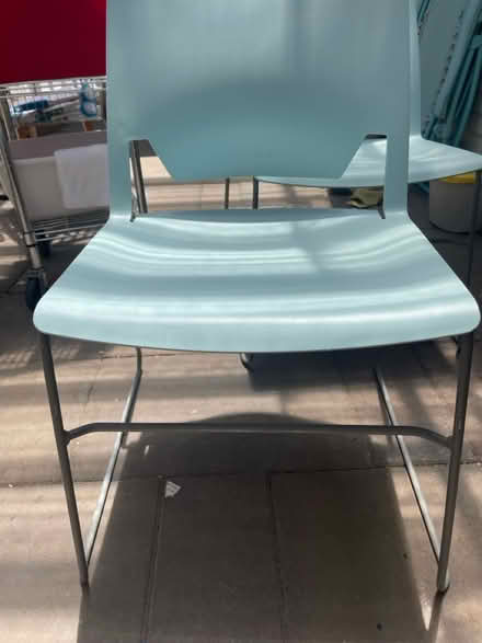 Photo of free 2 plastic chairs (Sunnyvale (near CalTrain)) #1