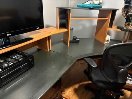 Photo of free huge desk and office chair (Saltillo) #4