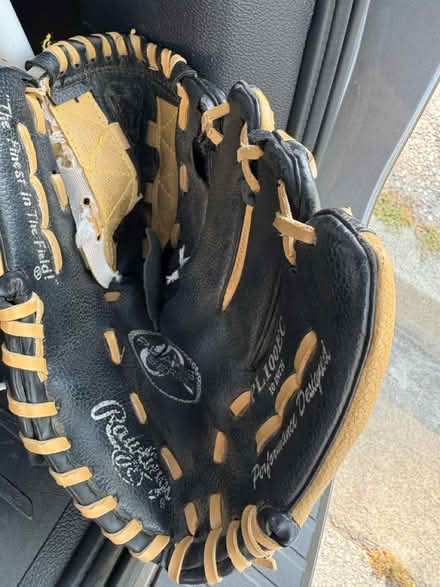 Photo of free Kids baseball glove (slightly torn) (94087) #1