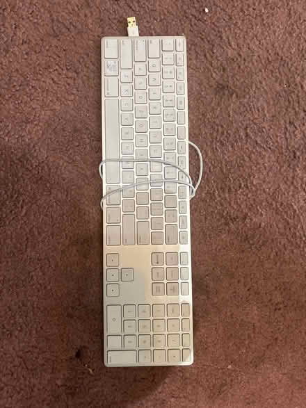 Photo of free Apple usb keyboard, parts/repair (Mitty High area) #1