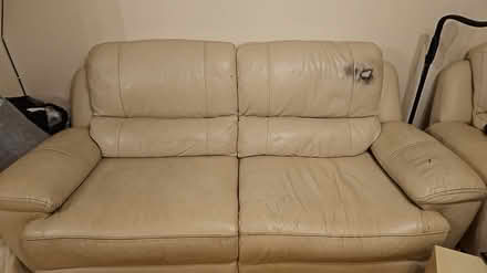 Photo of free Cream coloured sofa set (Harlesden) #2