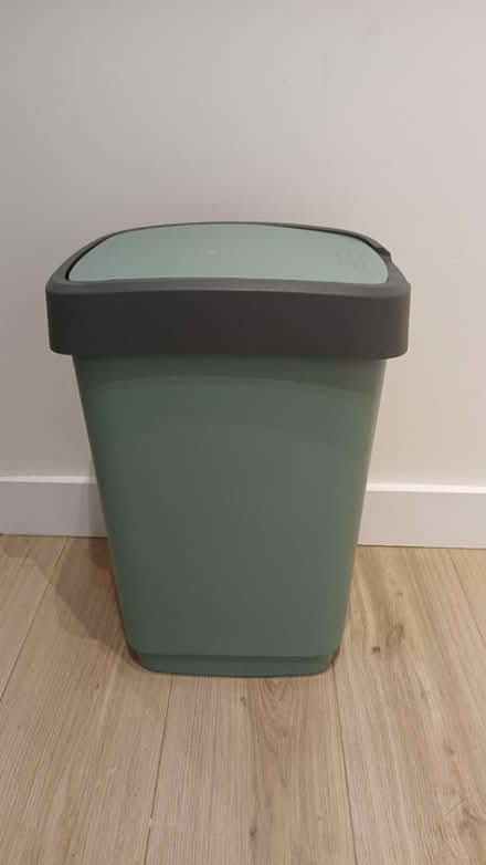 Photo of free 50L Flip-top kitchen bin (SW11) #1