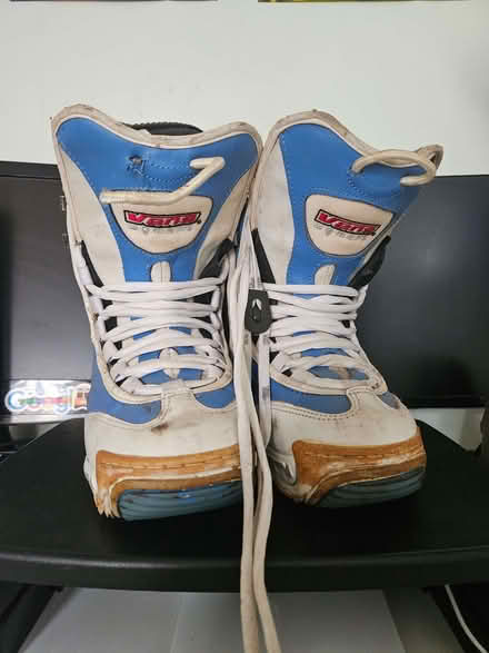 Photo of free Vans woman's Snowboarding boots (Polwarth EH11) #1