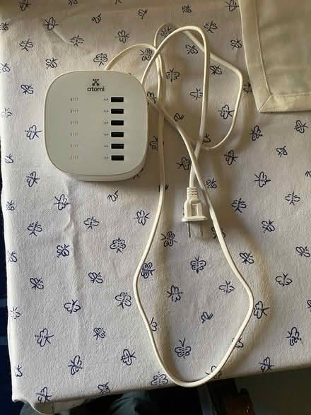 Photo of free 6 port USB charger (pleasanton downtown) #1