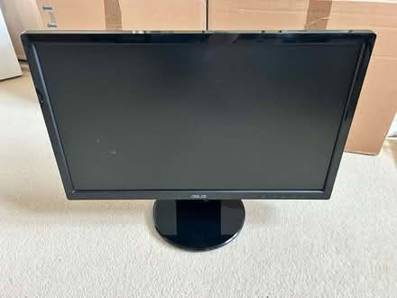 Photo of free 21.5inch LCD monitor (Lee-on-the-Solent PO13) #1