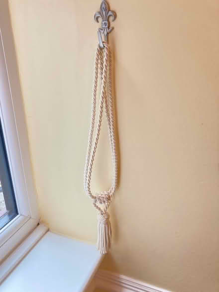 Photo of free Rope curtain tie back - cream satin rope with tassel (Bilton CV22) #2
