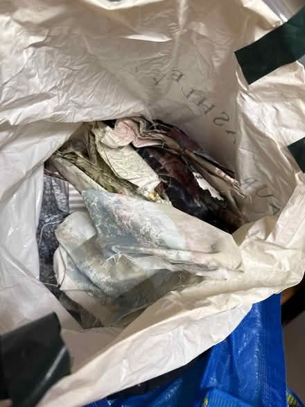 Photo of free Bag of fabric bits (Pant SY10) #3