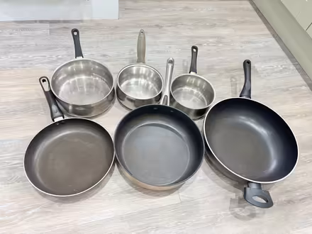 Photo of free Selection of saucepans and lids (Sheldon B92) #2