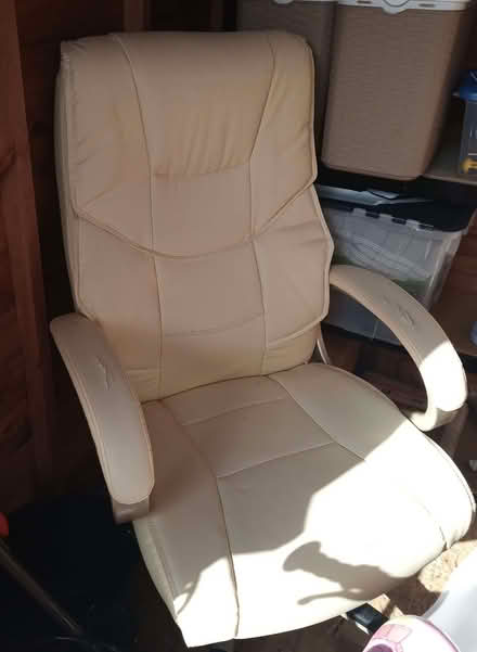 Photo of free A Swivel Chair (Adult-size) (Stanton Harcourt OX29) #2