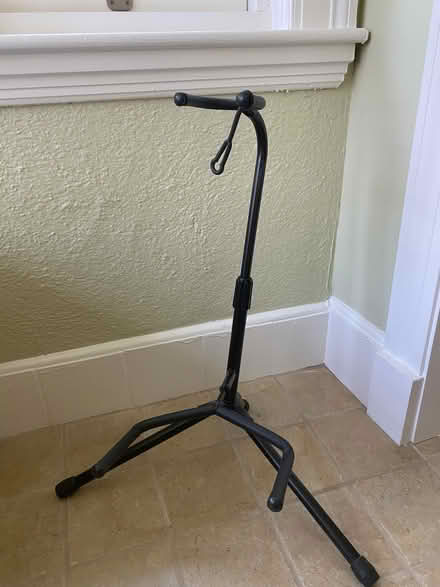 Photo of free Music stand (Nr Fresh Pond & Mt Auburn Cem.) #2