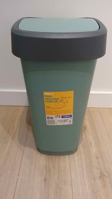 Photo of free 50L Flip-top kitchen bin (SW11) #2