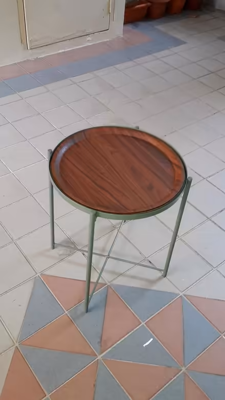 Photo of free Round Table (Queenstown, near MRT) #3
