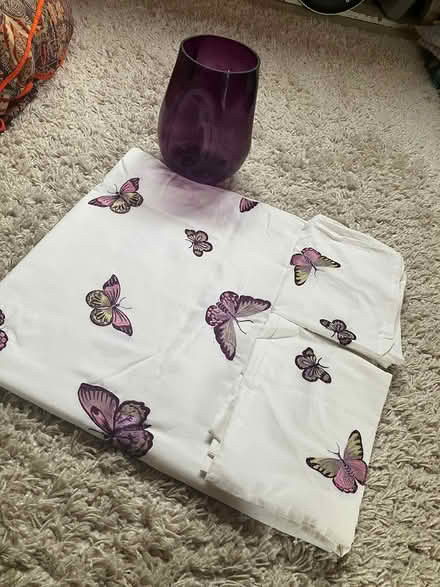 Photo of free Double duvet set and glass vase (Coulsdon, nr, train station) #3
