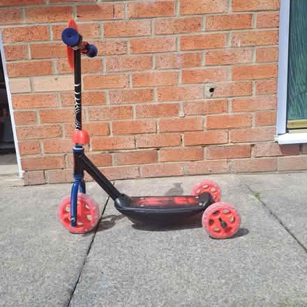 Photo of free Spidey-themed child's scooter (Stargate NE40) #1