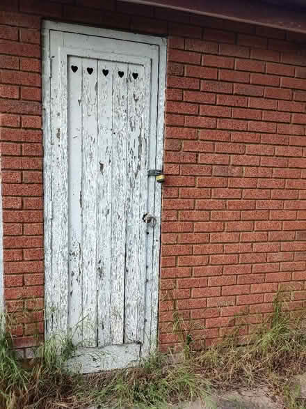 Photo of Gas meter shed door (Southcourt HP21) #1
