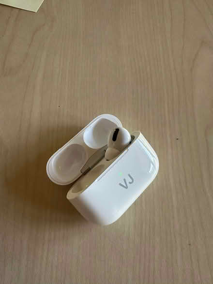 Photo of free AirPods Pro - Only Right and Case (Midtown, Palo Alto) #1