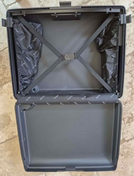 Photo of free Carlton Hard Shell Suitcase with Wheels & Lock (Bilton CV22) #4