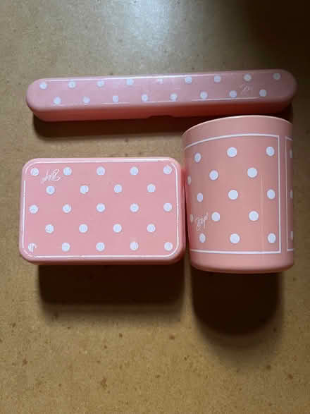 Photo of free Travel set (Quorn LE12) #1